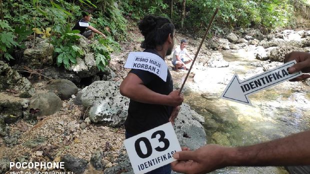 Polisi menggelar prarekonstruksi penanganan kasus tiga orang yang diduga dibunuh oknum anggota suku Togutil di hutan Patani Timur, Halmahera Tengah, Malut (dok Polda Malut)
