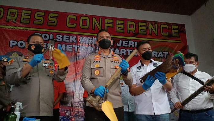 Polisi merilis kasus pencurian di rumah mewah di Kedoya, Jakbar