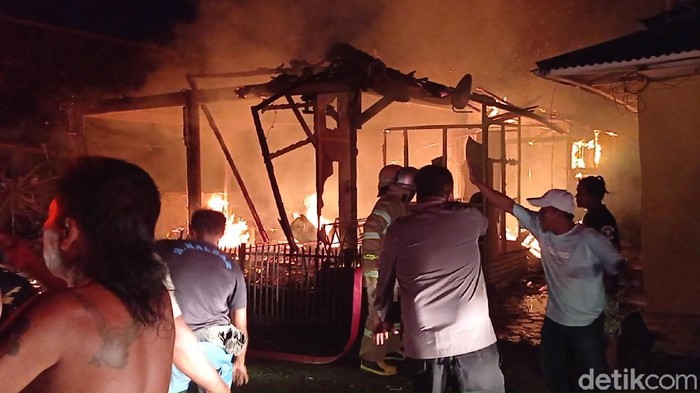 Pria Bacok dan Bakar Rumah di Pangandaran
