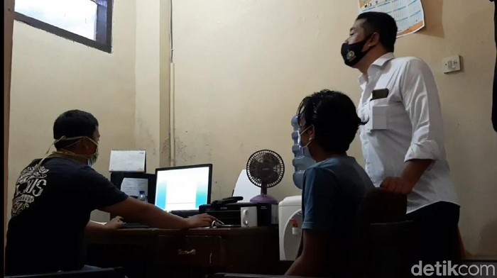 Pria Tasikmalaya ditangkap polisi lantaran mengintip dan menganiaya ibu dan anak di Tasikmalaya