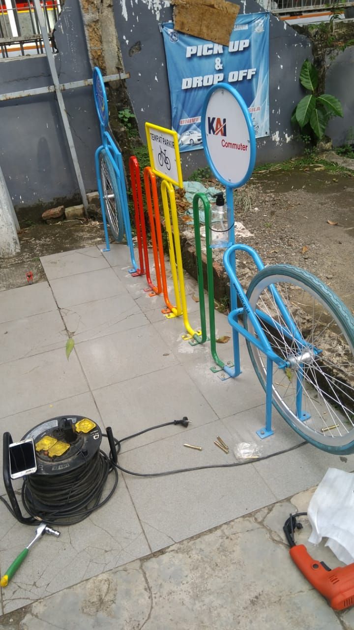Rak parkir sepeda di Stasiun Universitas Pancasila. (Dok PT RMU anak perusahaan PT KAI) Rak parkir sepeda di Stasiun Universitas Pancasila. (Dok PT RMU anak perusahaan PT KAI)