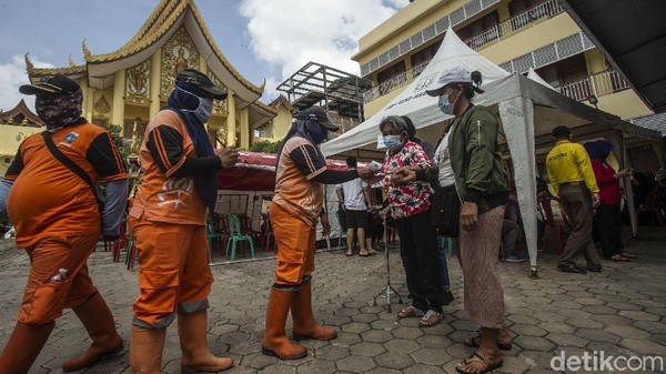 Vihara Hemadhiro Lakukan Vaksinasi Warga Lansia