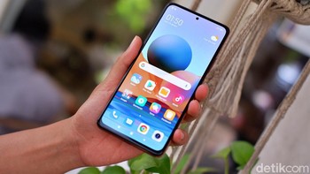 Mengusung layar AMOLED dengan refresh rate 120Hz. Foto: Adi Fida Rahman/detikINET