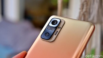 Sensor utamanya Samsung ISOCELL HM2 berukuran 108 MP, dipadukan dengan 8 MP ultra-wide sensor, 2 MP depth, 5 MP telemacro. Kalau kamera depannya 16 MP. Foto: Adi Fida Rahman/detikINET