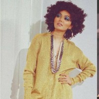 Rina Nose melakukan pemotretan bergaya vintage. Penampilan presenter sekaligus komedian itu tampak seperti wanita jadul. Netizen bahkan mengomentari penampilannya mirip bintang lawas Eva Arnaz. Foto: Dok. Instagram/@rinanose16