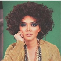 Penampilan jadulnya itu membuat netizen berkomentar Rina Nose mirip dengan beberapa bintang lawas. Mulai dari Eva Arnaz sampai Titi Kadarsih. Foto: Dok. Instagram/@rinanose16