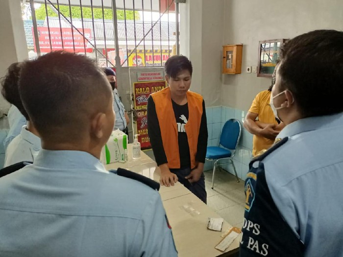 Polisi Ponorogo menjelaskan soal narkoba yang diselundupkan ke rutan pada Senin (29/3). Polisi memastikan itu sabu-sabu.