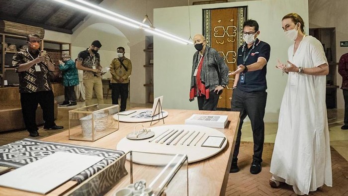 Sandiaga Uno bertemu dengan para pelaku usaha di John Hardy Boutique & yang Gallery Seminyak, Badung, Bali pada Selasa (30/3/2021).