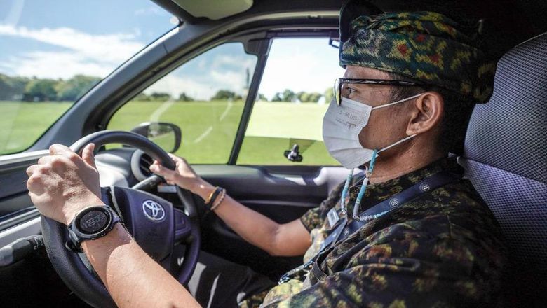 Sandiaga Uno Naik Mobil Listrik di Bali Sandiaga Uno menggandeng Kementerian Perindustrian (Kemenperin) dan Toyota untuk menghadirkan mobil listrik yang ramah lingkungan di Bali.