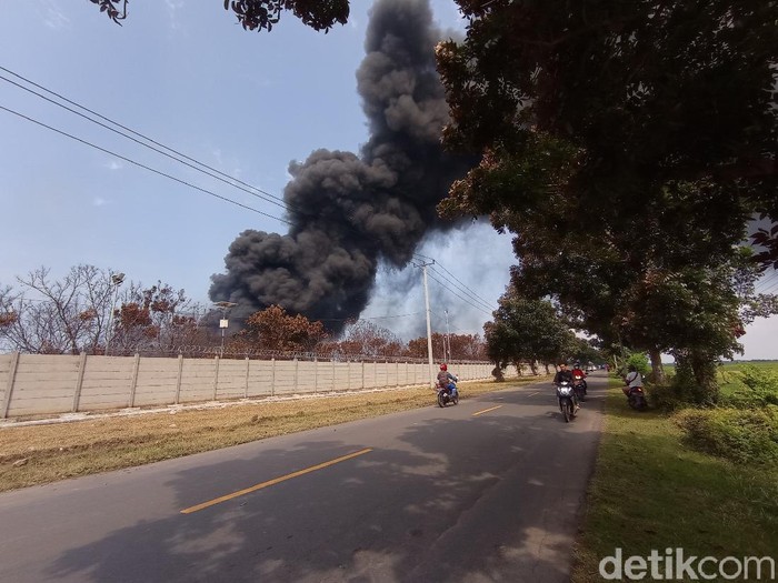 Tangki di Kilang Pertamina Indramayu Terbakar