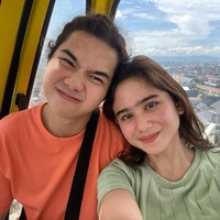 Seperti banyak pasangan, Tissa dan Dul juga suka liburan bersama. Ini potret mereka saat sedang jalan-jalan di Yogyakarta. Tissa juga pernah liburan dengan keluarga Dul. Foto: Instagram