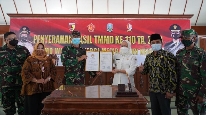 TNI Manunggal Membangun Desa (TMMD) ke-110 tahun 2021 resmi ditutup. TMMD dengan tema TMMD Wujud Sinergi Membangun Negeri sebelumnya digelar di Desa Ngrancang dan Desa Jatimulyo, Kecamatan Tambakrejo.
