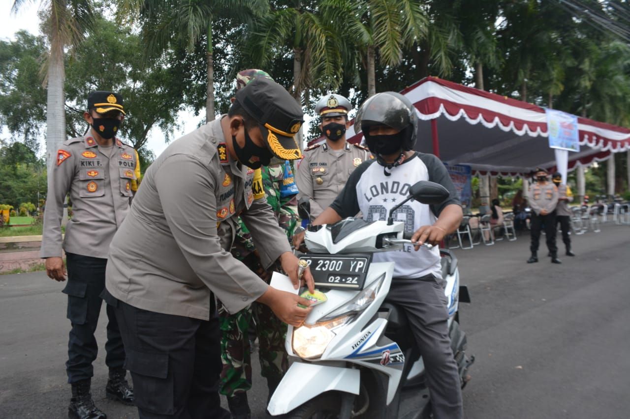 Vaksinasi drive thru di Lombok Timur