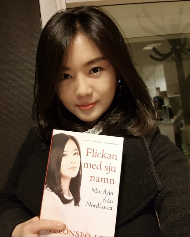 Wanita Korut yang berhasil kabur sendirian ini telah membawa keluarganya ke Korsel. Ia kini aktif sebagai aktivis, dan menceritakan kisah hidupnya lewat buku ‘The Girl with Seven Names.’ Foto: dok Instagram hyeonseolee