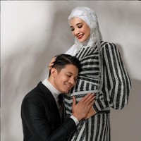 Perjuangan Zaskia Sungkar dan Irwansyah untuk memiliki anak membuahkn hasil. Anak pertama mereka, Ukkasya Muhammad Syahki, lahir pada Rabu (31/3/2021) dini hari. Foto: Instagram/@zaskiasungkar15