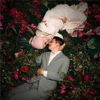 Nuansa dreamy ditampilkan dalam pemotretan yang digarap fotografer Rio Motret. Saat itu kehamilan Zaskia Sungkar terlihat makin membesar. Foto: Instagram/@zaskiasungkar15