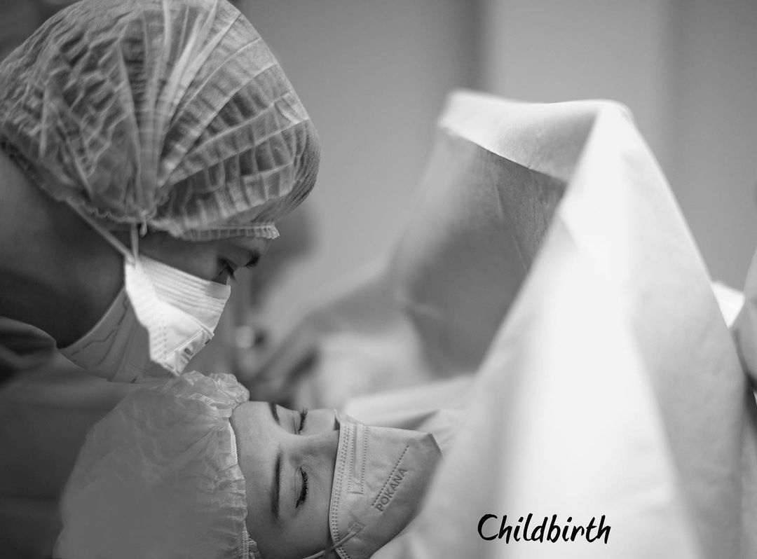 Zaskia Sungkar Melahirkan Zaskia Sungkar melahirkan anak pertama.