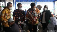 Santunan manfaat yang diterima tiga ahli waris peserta BP Jamsostek tersebut masing-masing terdiri dari santunan Jaminan Hari Tua (JHT), Jaminan Pensiun (JP), Santunan Berkala, Santunan Pemakaman dan Santunan Kematian akibat kecelakaan kerja.
