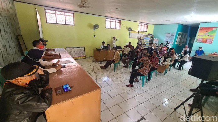 Aparat kewilayahan Desa Ridogalih Sukabumi dilaporkan warganya ke Kejaksaan