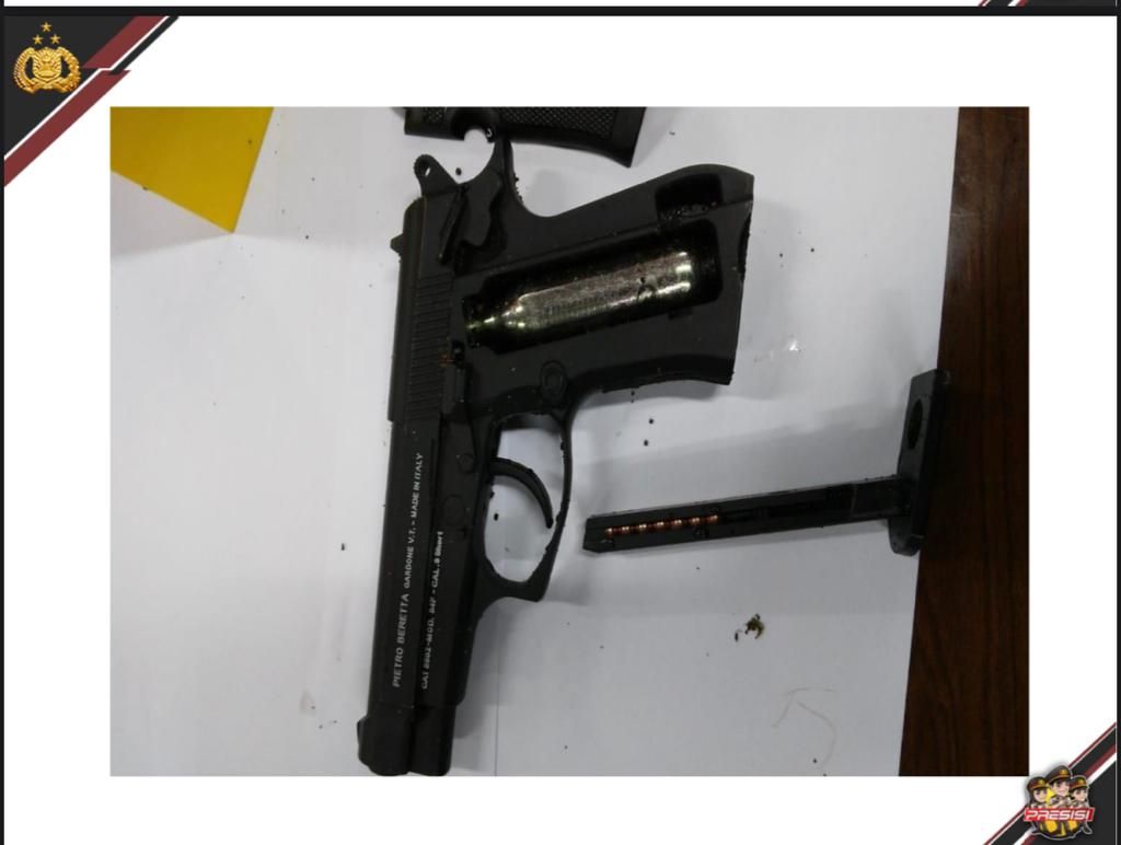 Barang bukti senjata airgun milik Zakiah Aini Barang bukti senjata airgun milik Zakiah Aini