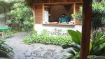Puas Makan Bebek Goreng di Restoran Bertaman Asri