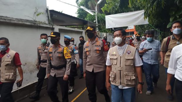 Wakapolda Metro Jaya Brigjen Hendro Pandowo tiba di Gereja Kristus Salvator, Slipi, Jakbar, Kamis (1/4/2021).