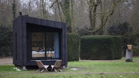 The Slow Cabin tidak akan menyediakan akses Wi-Fi untuk para pengunjungnya. Karena konsep utama dari wisata ini adalah untuk refleksi diri dan keluarga.  