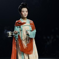 Fashion Week 2021 digelar di China dengan menghadirkan penonton di area fashion show. Sejumlah desainer ternama China pun berpartisipasi dalam pekan mode yang diadakan di tengah pandemi ini. Foto: Getty Images/Lintao Zhang