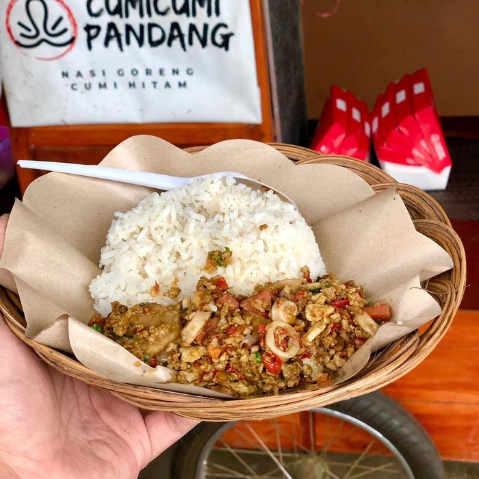 Cumicumi Pandang : Gurih Nampol! Nasi Goreng Cumi dan Crazy Rice Asians
