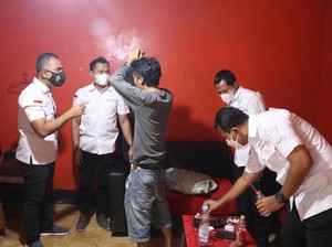 Gerebek Markas Ormas di Tangerang, Polisi Sita Ratusan Miras-Alat Isap Sabu