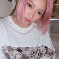 Hana Kimura adalah pegulat asal Jepang yang meninggal setahun lalu. Ia dikabarkan mengakhiri hidupnya karena serangan komentar negatif di media sosial. Usianya saat itu belum genap 23.  Foto: Instagram @hanadayo0903