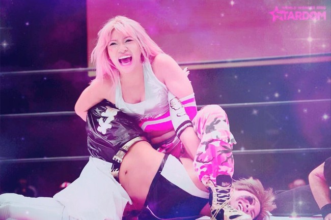 Hana Kimura adalah pegulat profesional yang dikenal lewat World Wonder Ring Stardom. Sebelum meninggal, Hana Kimura cukup dikenal di dunia wrestling. Ia pernah memenangkan Stardom Fighting Spirit Award di 2019 dan masuk dalam Top 50 PWI (Pro Wrestling Illustrated) Female 100 pada 2018. Foto: Instagram @hanadayo0903