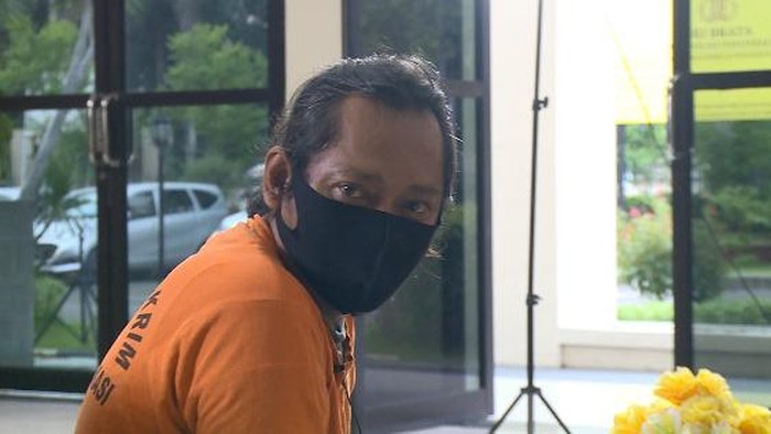 Herman alias Hermawan alias Ustaz Gondrong tersangka penipuan penggandaan uang.