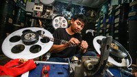 Dulu sewa dengan harga Rp50 ribu sampai Rp200 ribu ini menurun hingga 80 persen.