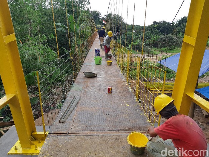 Jembatan Indiana Jones di Lebak yang dibangun relawan nyaris rampung