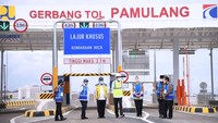 Selain itu, jalan tol tersebut juga akan melengkapi ruas tol JORR II di sisi barat.   