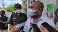Ada fakta baru yang nilainya lebih dari delapan miliar. Nanti kita lihat ajalah, siapa yang harus bertanggung jawab. Kekuasaan penggunaan keuangan yang paling tinggi, bukan delapan miliar, faktanya bahkan lebih dari delapan miliar. Fakta baru ini berdasarkan hasil pemeriksaan Wali Kota Sorong beberapa waktu lalu. Sudah 20 saksi yang telah kami mintai keterangan, terkait perkara Pengadaan ATK dan Barang Cetakan Tahun Anggaran 2017 sebesar Rp 8 miliar di BPKAD Kota Sorong. Foto: dok. Kejari Sorong