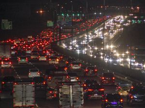 Duh, Tol Jagorawi Padat Banget Jelang Libur Paskah