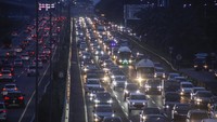 Banyaknya warga yang berlibur dan berpergian ke luar kota disebut menjadi alasan kemacetan.  