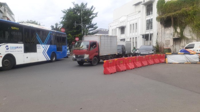 Kondisi LEZ Kota Tua Jakarta di Simpang Jl Kemukus, Kamis (1/4).
