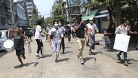 Kekerasan yang terus meningkat juga membuat belasan kelompok etnis bersenjata turut mengutuk pemerintahan junta militer dan berjanji mendukung para pengunjuk rasa. (AP Photo)