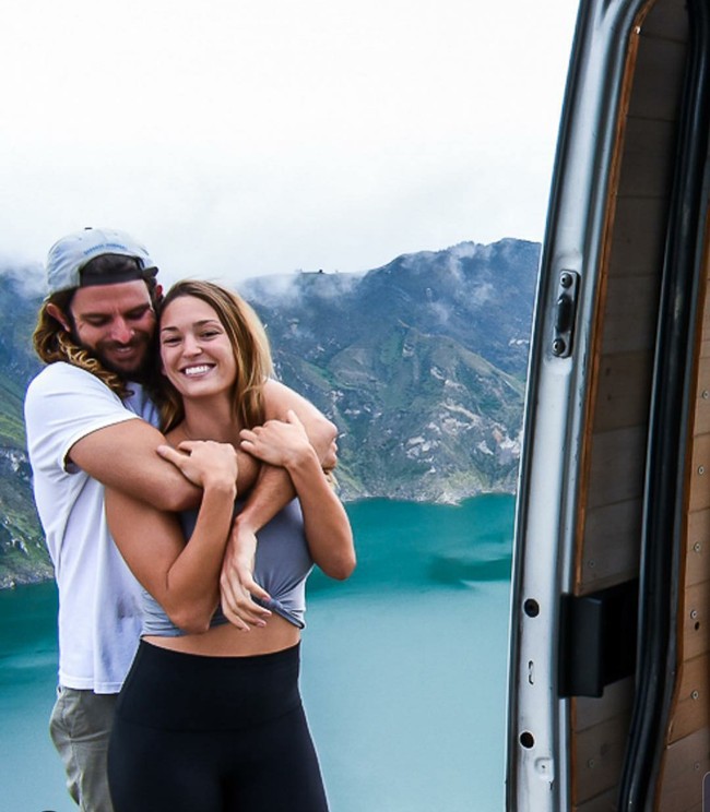 Entah karena hubungannya berakhir atau ada masalah lain yang mental Lee terguncang. Selama ini, ia berusaha untuk keluar dari depresinya. Foto: Dok. Instagram