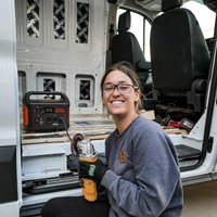 Inilah potret kehidupan Lee MacMillan yang tampak menyenangkan dari luar. Namun ternyata dia menyimpan depresi yang cukup parah hingga memilih untuk bunuh diri. Foto: Dok. Instagram