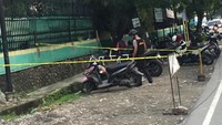 Akibat ledakan bom bunuh diri, enam orang terluka. Empat korban luka dari personel Polri, satu pekerja harian lepas dan satu orang warga. Sejumlah kendaraan yang terparkir di halaman Mapolrestabes Medan. Khairul Ikhwan/detikcom/File.