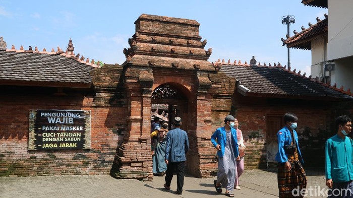 Makam Sunan Kudus Makam Sunan Kudus di awal bulan Ramadhan.