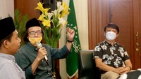 Perkembangan fintech di Indonesia, khususnya lingkungan NU termasuk di dalamnya ada pesantren sangat membaik. Meskipun ia menyadari jika dibandingkan dengan negara maju seperti China, Indonesia masih tertinggal jauh. Di berbagai tempat di China, banyak penduduknya yang dalam bertransaksi tidak memakai uang cash, melainkan menggunakan barcode. Foto: dok. NU