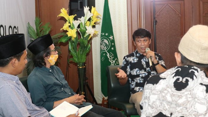 Menakar Perkembangan Fintech di Pesantren Pondok Pesantren memiliki potensi yang besar dalam memgembangkan financial technology di lingkungannya mengingat jumlah pesantren di Indonesia yang berjumlah puluhan ribu dan santri yang mencapai jutaan. Hal itu mengemukan pada diskusi yang bertajuk