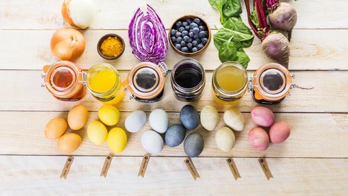 Cara Membuat Telur Paskah dengan Pewarna Alami yang Aman