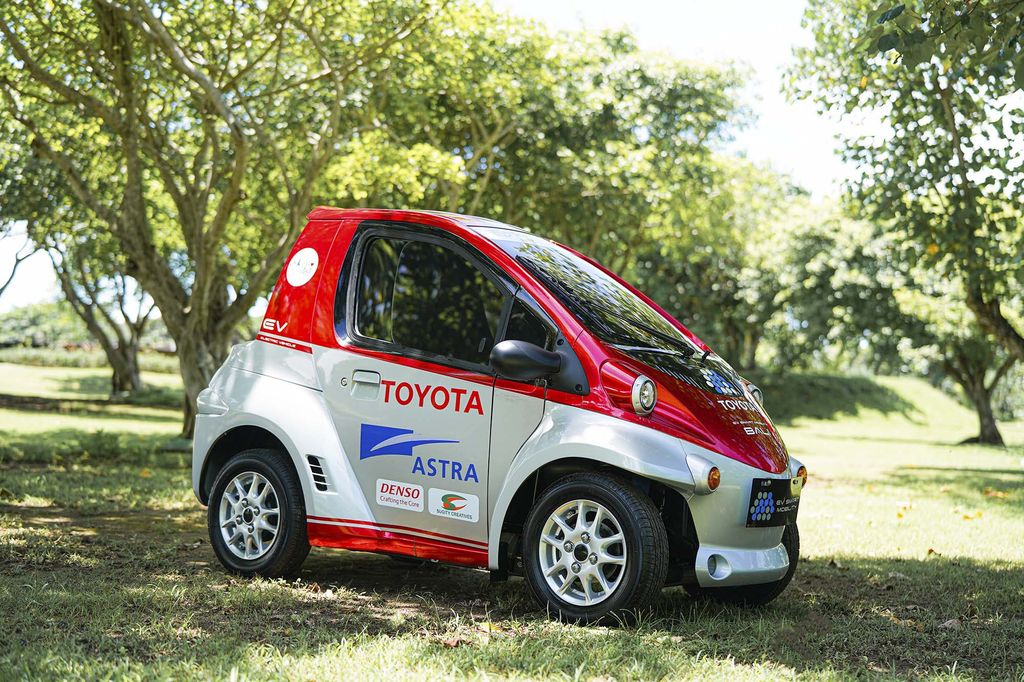 Toyota meluncurkan proyek EV Smart Mobility di Bali. Setidaknya 30 unit kendaraan elektrifikasi Toyota bisa dinikmati wisatawan di Bali.