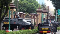 Usai terjadinya penyerangan, Mabes Polri dijaga ketat dan hanya yang berkepentingan diizinkan mendekat.